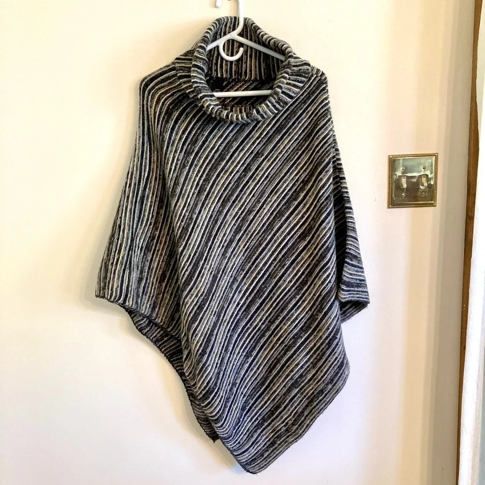 NWT Cejon Poncho - Picture 1 of 8